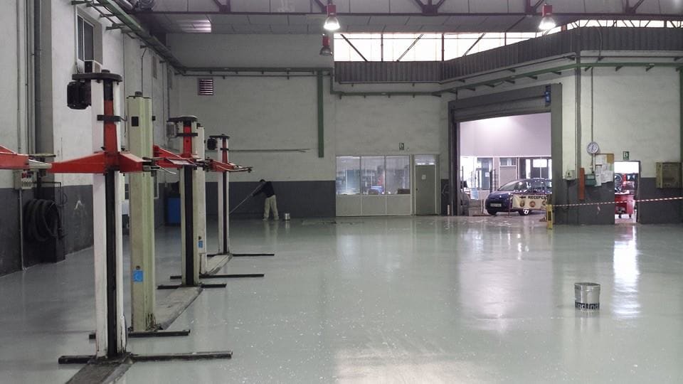 Suelo industrial con tratamiento de pintura epoxi en Valencia